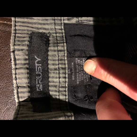 Rusty shorts - Picture 3 of 3